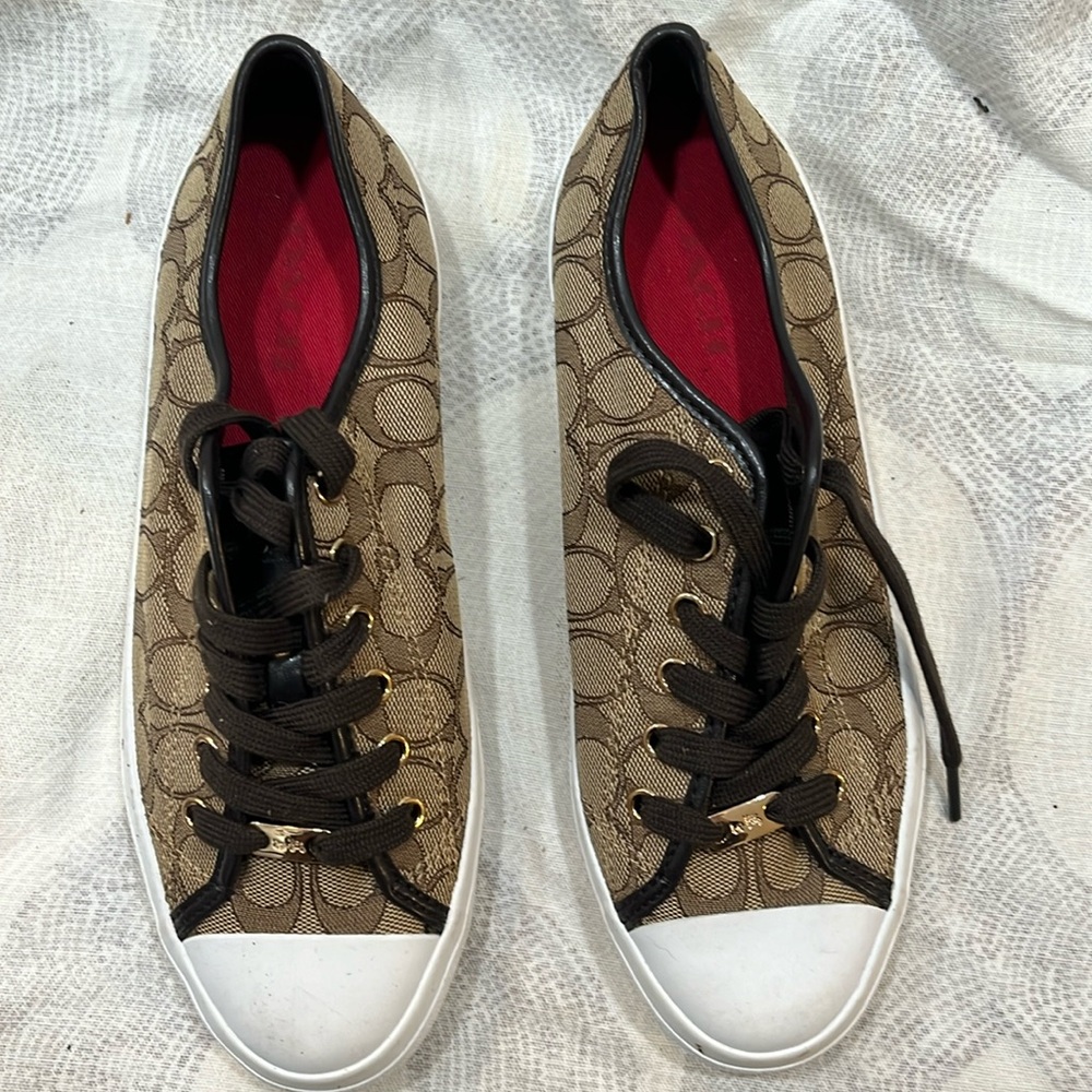 Women’s size 10 coach tennis shoe with canvas coach logo new never worn